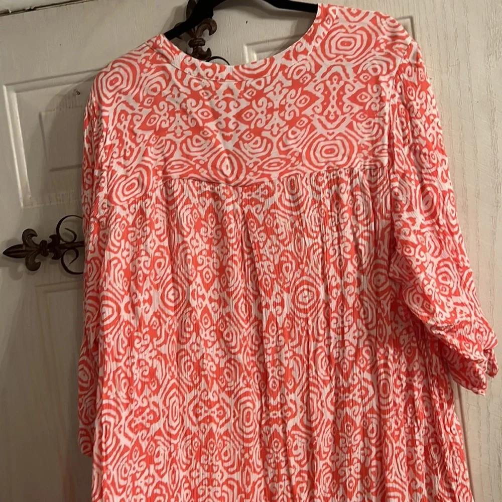 Cathy woman  3 X coral and white flowy button down shirt - Picture 8 of 9